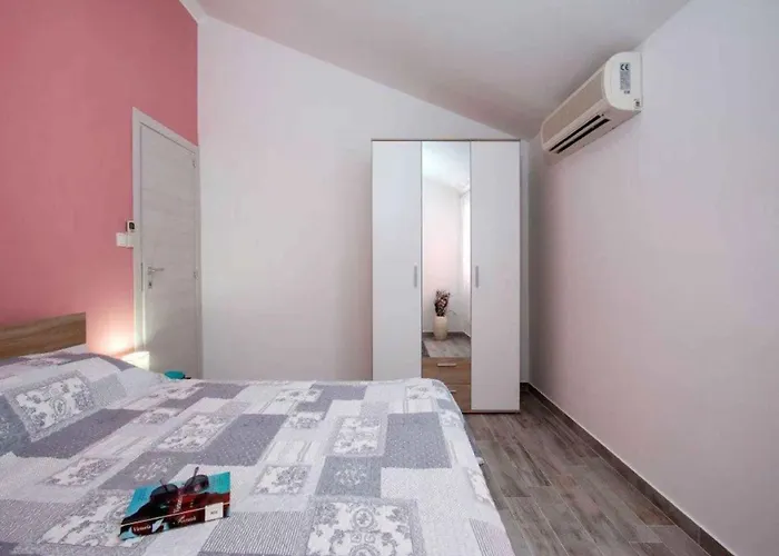 In - Istrien 53390 * Pula